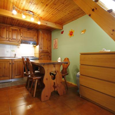 Graziosa mansarda con soppalco in legno