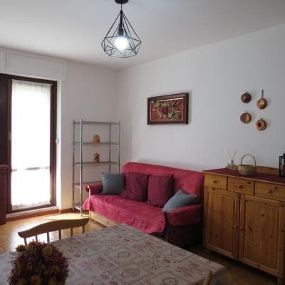 Trilocale ristrutturato, con ampio terrazzo.