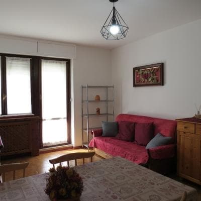 Trilocale ristrutturato, con ampio terrazzo.
