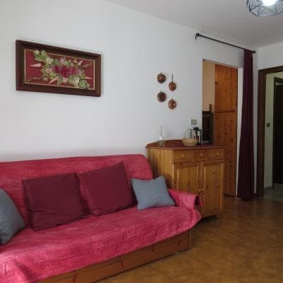 Trilocale ristrutturato, con ampio terrazzo.