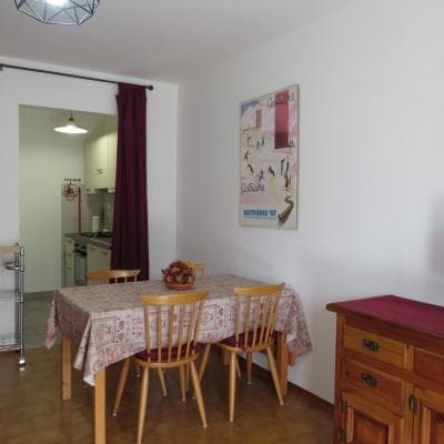 Trilocale ristrutturato, con ampio terrazzo.