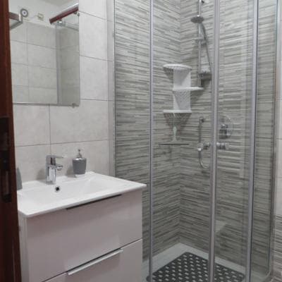 Trilocale ristrutturato, con ampio terrazzo.