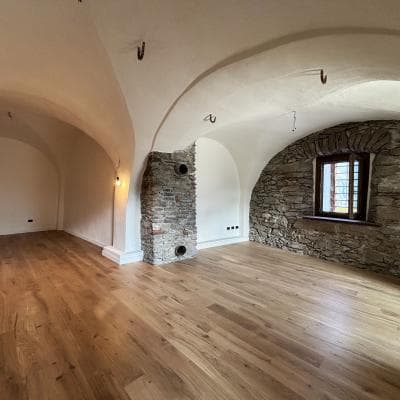 APT. 1 – BILOCALE IN BAITA DI FINE 1800 A 9 KM DA SESTRIERE – Fraz. VILLARDAMOND