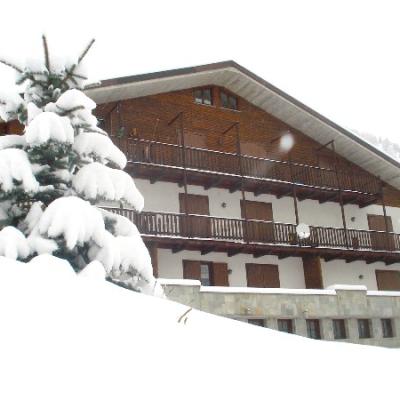 Grazioso monolcale con balcone e box auto.