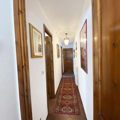 Bilocale angolare con terrazzo