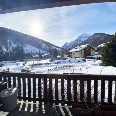 Bilocale angolare con terrazzo