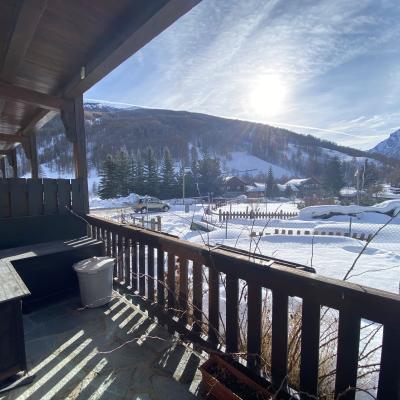 Bilocale angolare con terrazzo