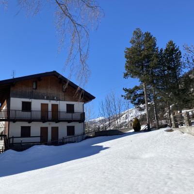 Suggestivo e ampio trilocale nella frazione di Pourrieres