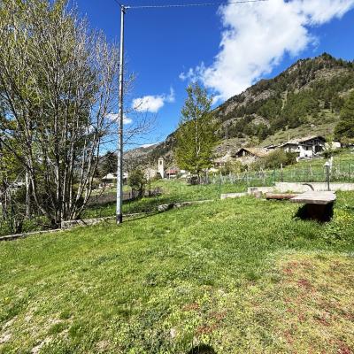 Suggestivo e ampio trilocale nella frazione di Pourrieres