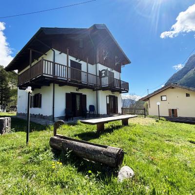Suggestivo e ampio trilocale nella frazione di Pourrieres