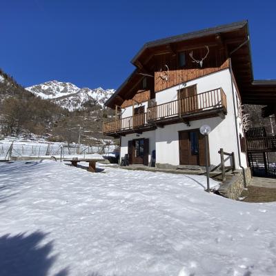 Suggestivo e ampio trilocale nella frazione di Pourrieres