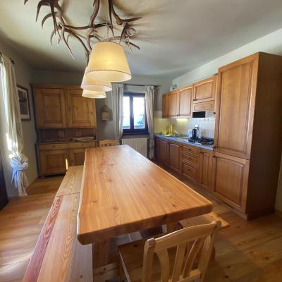 Suggestivo e ampio trilocale nella frazione di Pourrieres