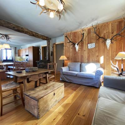 Suggestivo e ampio trilocale nella frazione di Pourrieres