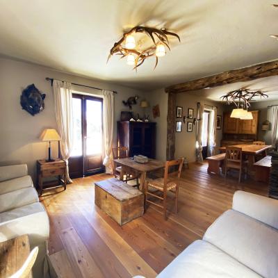 Suggestivo e ampio trilocale nella frazione di Pourrieres