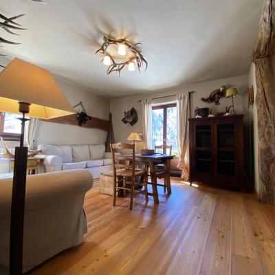 Suggestivo e ampio trilocale nella frazione di Pourrieres