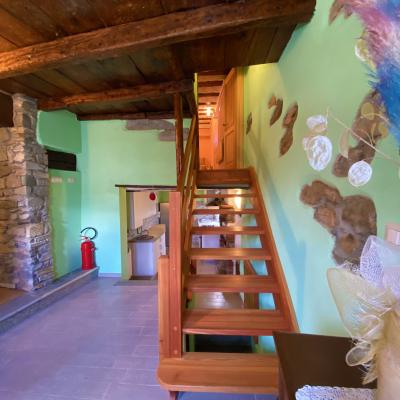 Accogliente trilocale nel borgo dei murales di Usseaux